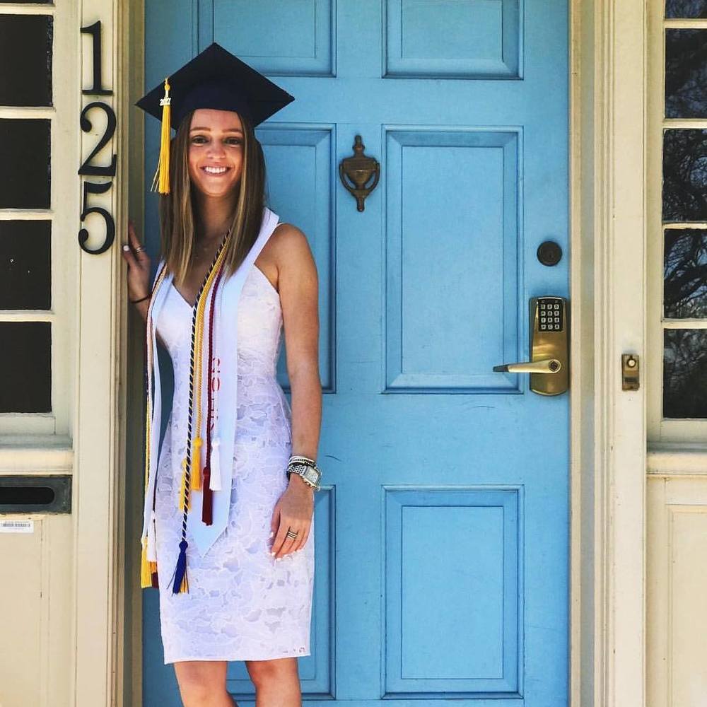 Meet your Posher, Claudia